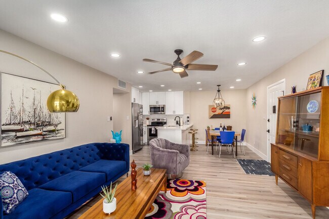 Building Photo - 8649 E Royal Palm Rd