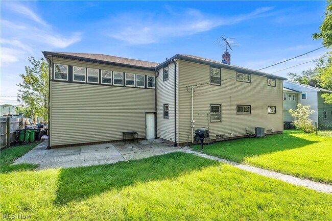Building Photo - 77 Solon Rd