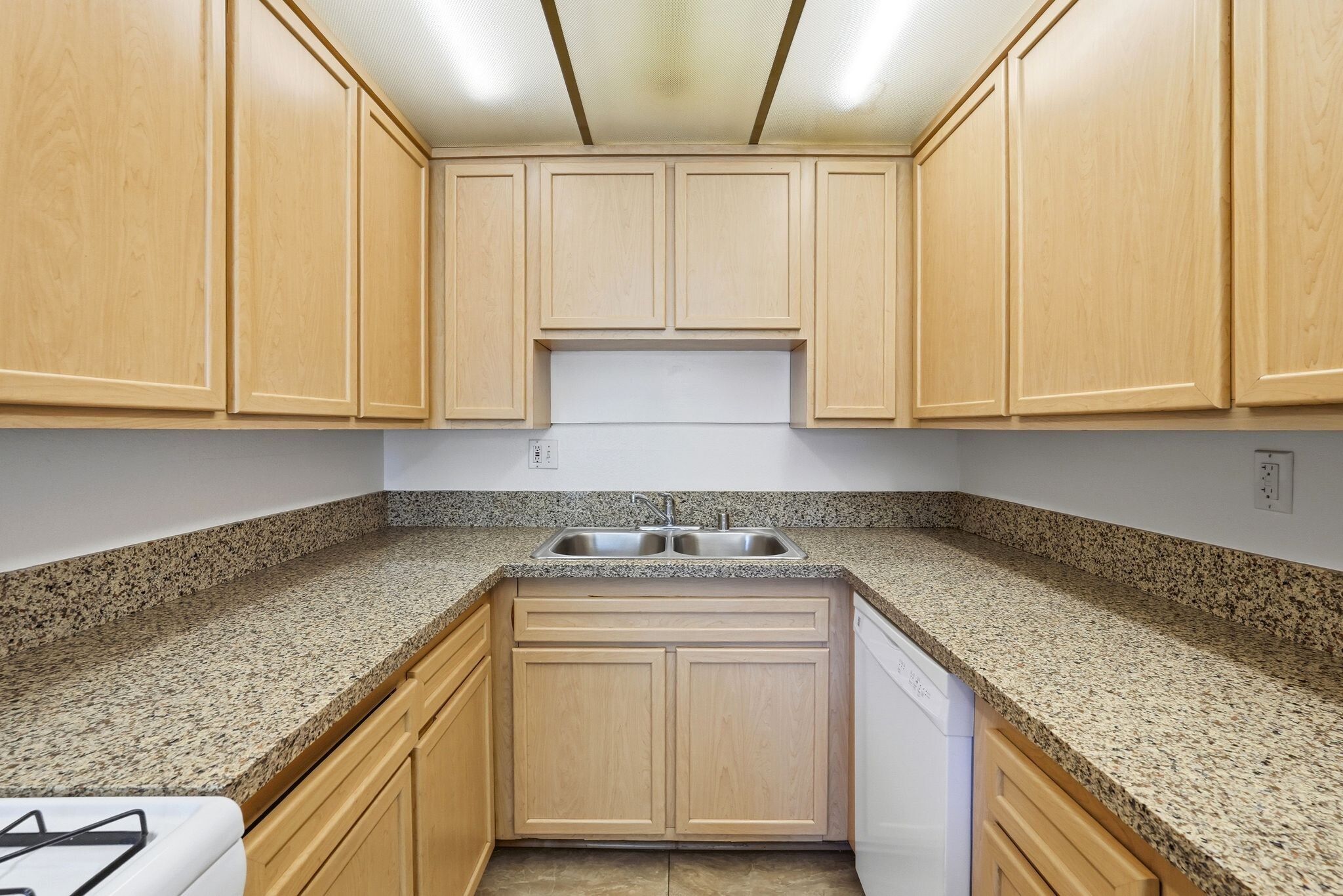 Building Photo - 497 S El Molino Ave