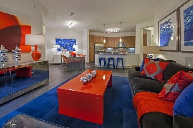 Building Photo - 2111 Westheimer Rd