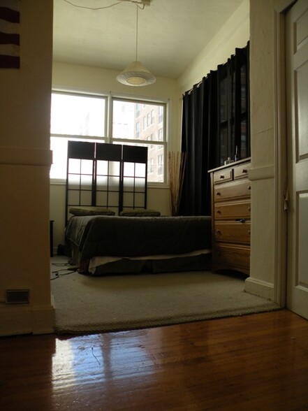 Building Photo - 2619 N Hampden Ct