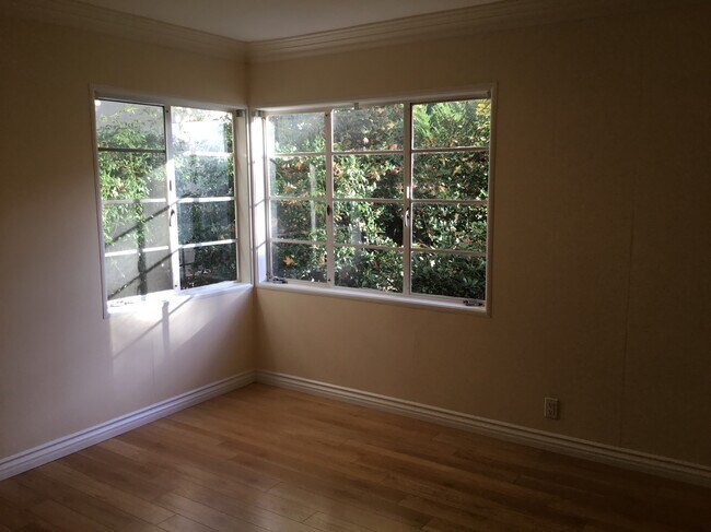 Bedroom - 1233 N Columbus Ave