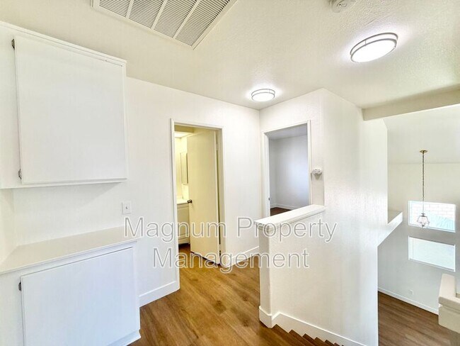 Building Photo - 15854 Pampas Ct