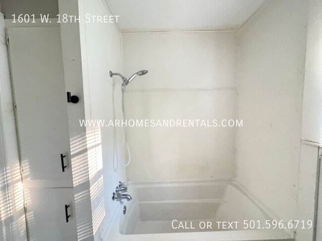 Building Photo - 1601 W 18th St