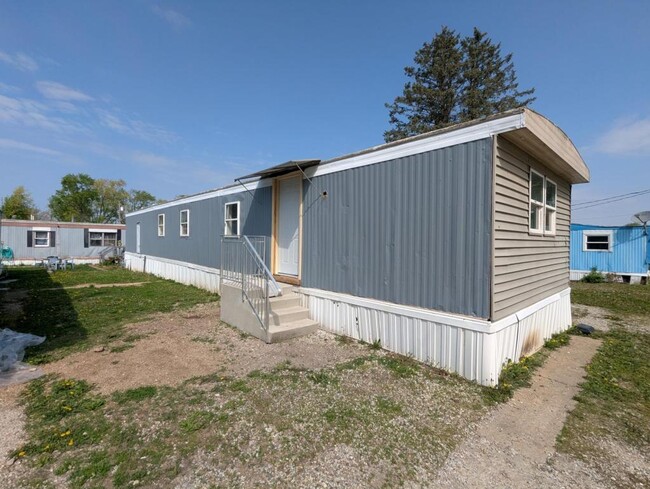 Building Photo - 611 W Matthews St