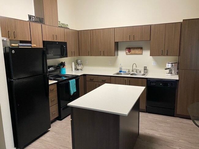Primary Photo - Groveside Apartments