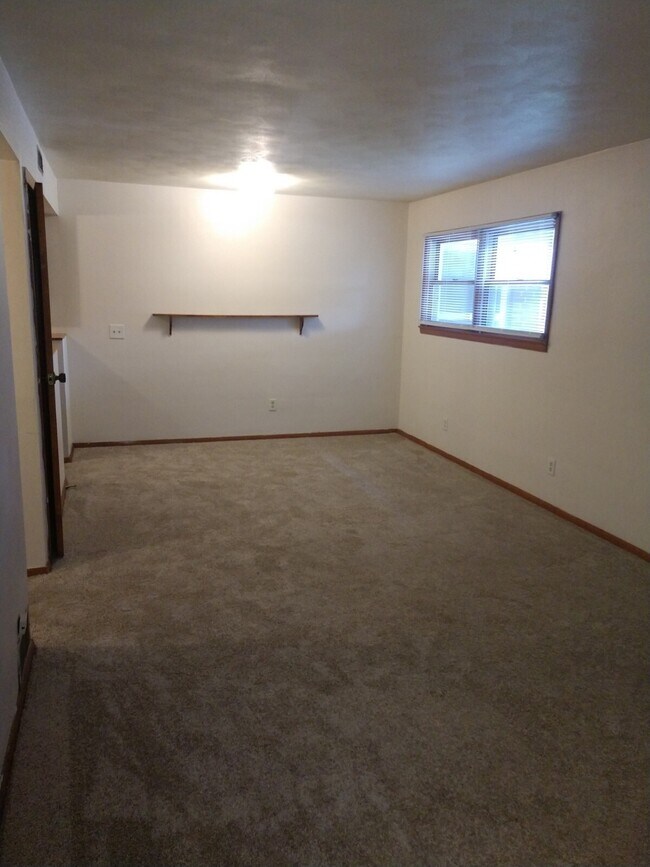 Interior Photo - 403 Ellen Ave.