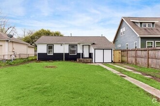 Building Photo - 125 18th Ave N
