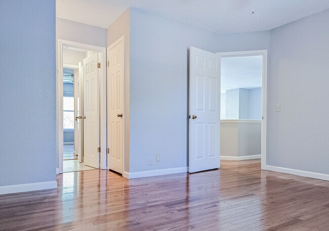 Building Photo - Stylish 4-Bed, 3.5-Bath Rental with Great ...