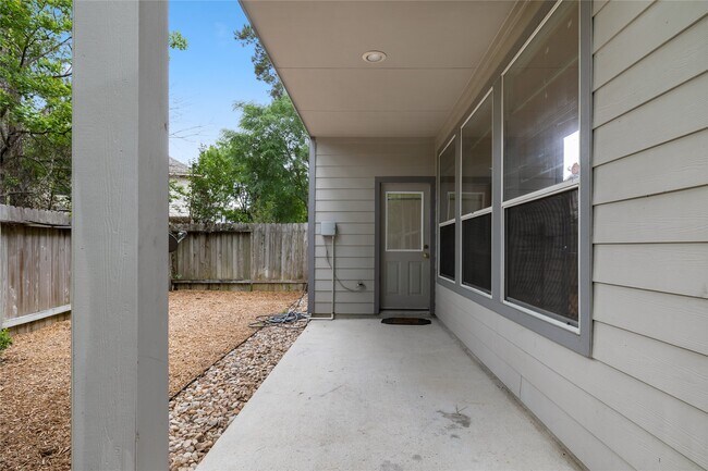 Building Photo - 107 W Burberry Cir