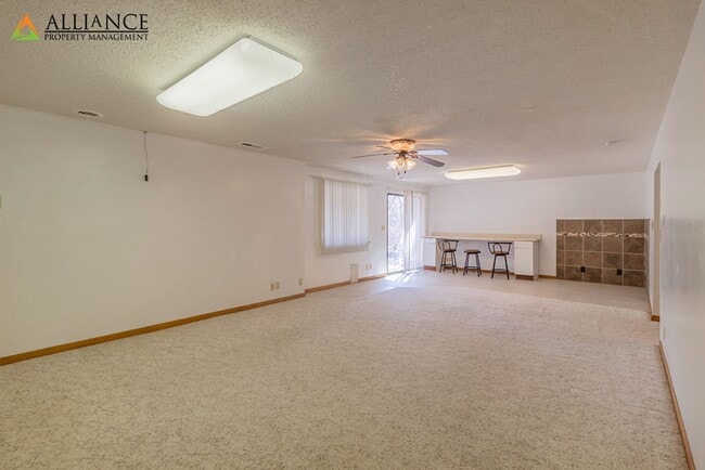 Building Photo - Amazing, Spacious Home! Pet Friendly! New ...