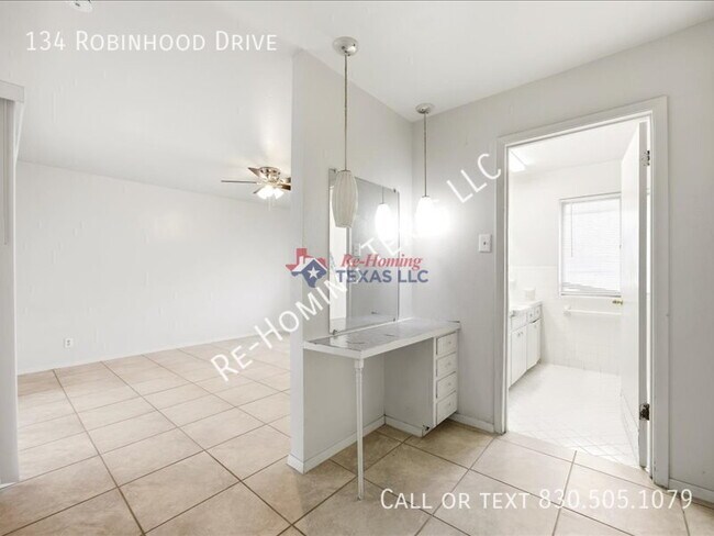 Building Photo - 134 Robinhood