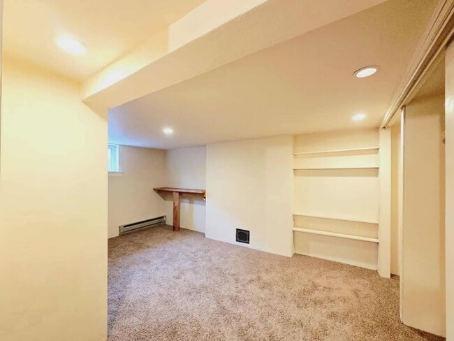 Building Photo - Charming 3 Bedroom, 2 Bath House For Rent!!