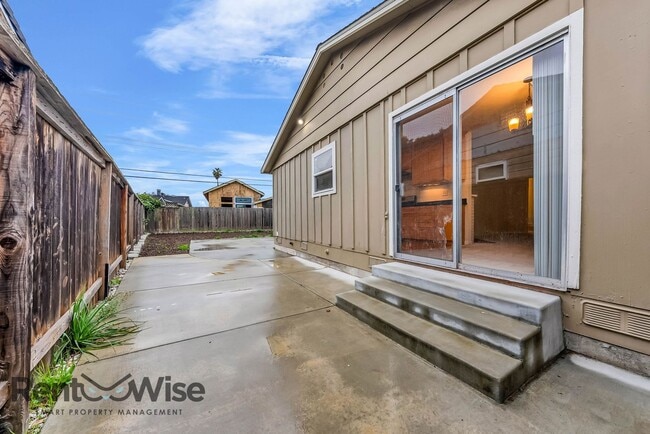 Building Photo - 2406 Kehoe Ave