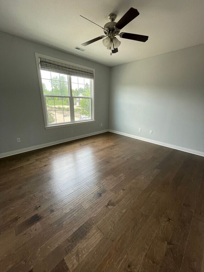 Building Photo - 2 bed/ 2 bath