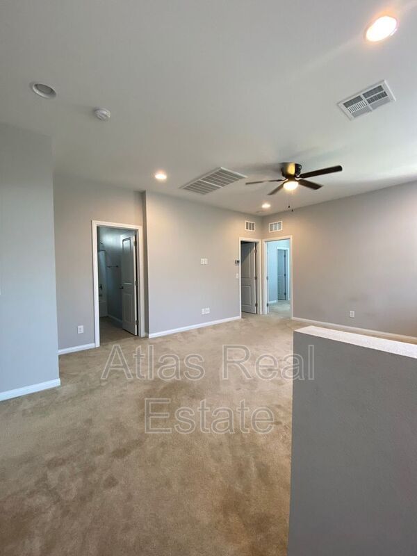Building Photo - 10455 Skye Knoll Ave