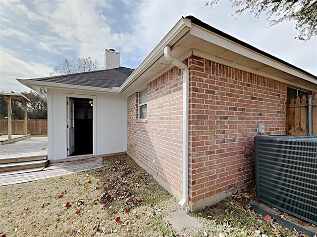 Building Photo - 551 SW Rand Dr