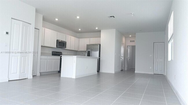 Building Photo - 538 Rivergrass St