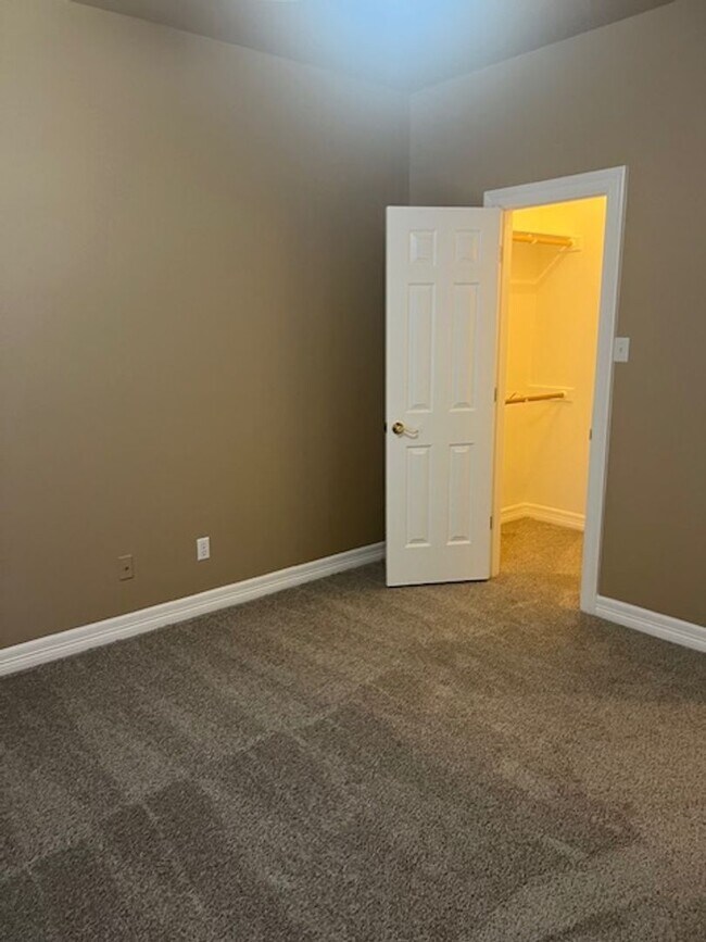 Building Photo - 3 Bedroom 3 Bathroom Berry Creek Home