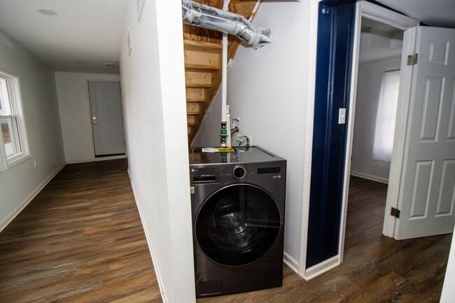 Building Photo - 17645 Lakeport Ave