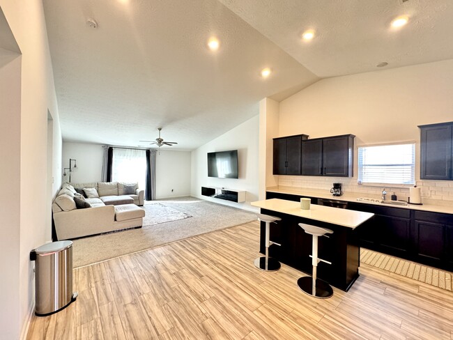 Building Photo - 3235 Sandwalk Dr
