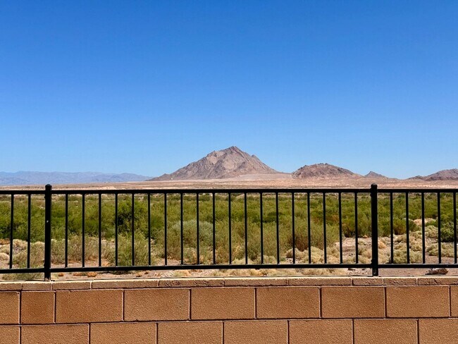Building Photo - NEWLY UPGRADED 3 BED 2.5 BATH 2 CAR GARAGE...