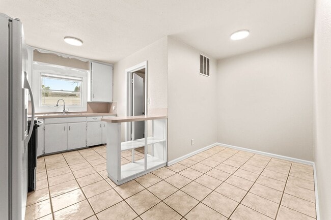 Building Photo - Stanford Duplex