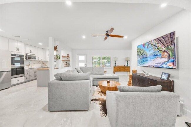 Building Photo - 2520 Yacht Club Blvd