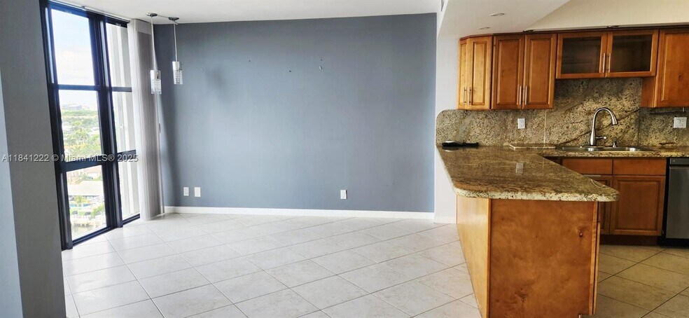 Building Photo - 2017 S Ocean Dr