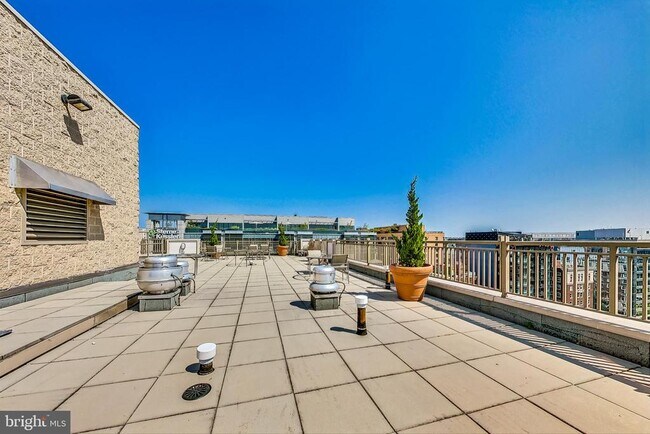 Building Photo - 1150 K St NW