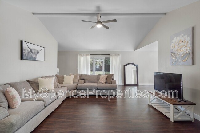 Building Photo - 102 Hollow Cove
