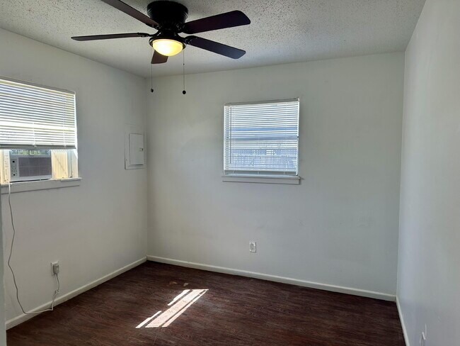 Building Photo - 1119 46th St