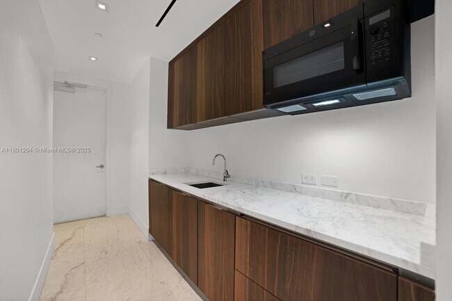 Building Photo - 17141 Collins Ave