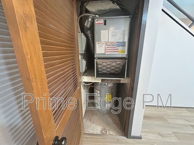 Building Photo - 1841 Ridgehaven Ct