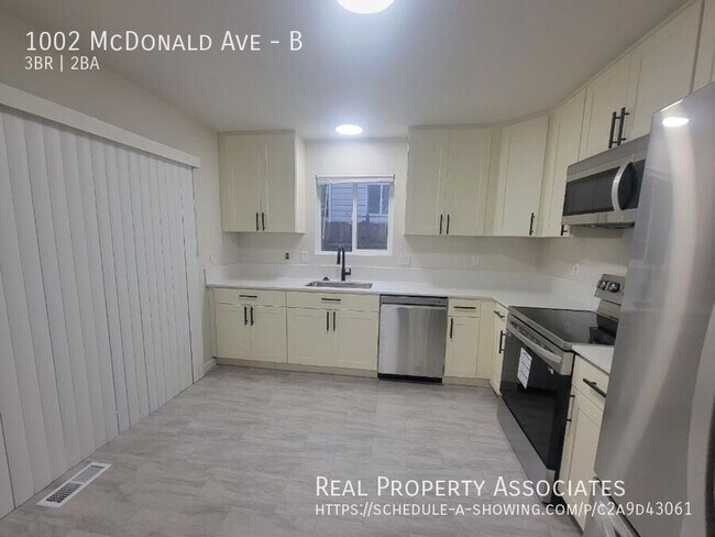 Building Photo - 1002 McDonald Ave