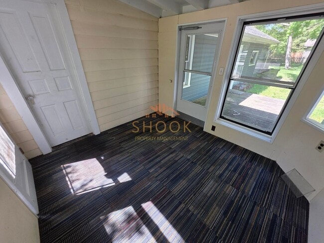 Building Photo - Cozy 3 BR Home Close to Campus and the Res...