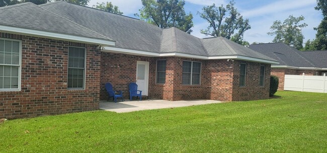 Building Photo - 12 Grove Cir