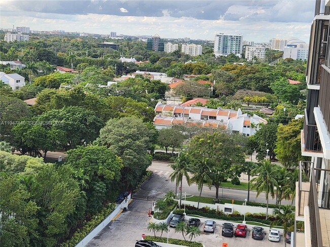 Building Photo - 1925 Brickell Ave