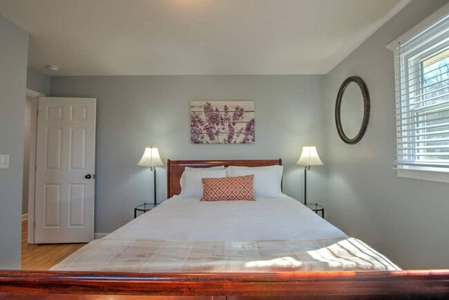 Building Photo - 201 Springdale Rd