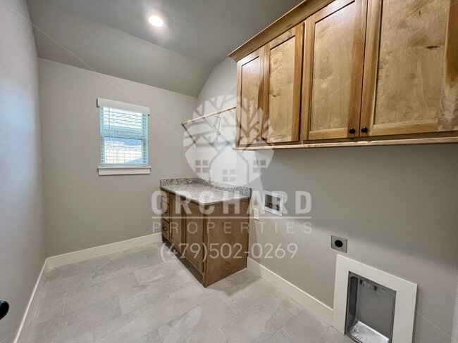 Building Photo - Single Family Home- Well-Sought After Well...