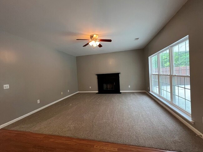 Building Photo - 570 Batty Way