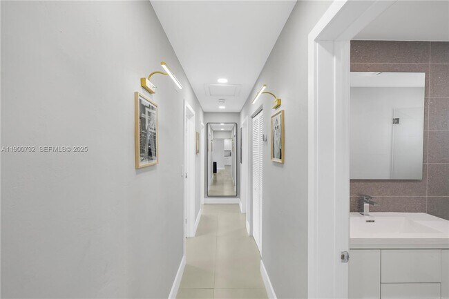 Building Photo - 1104 N 13th Terrace