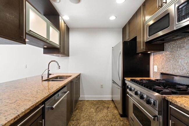 Building Photo - 10 Regent St