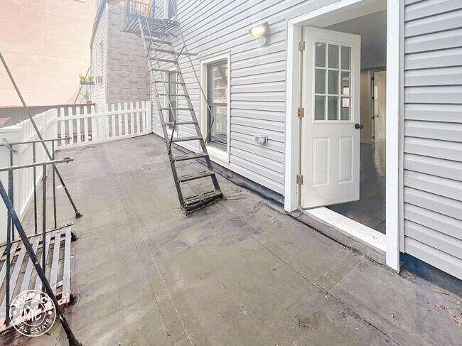 Building Photo - 199 Freeman St