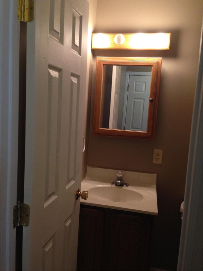 Building Photo - 4 Windsor Ct