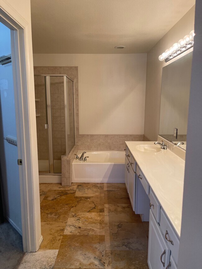 Building Photo - 2246 Sisley Pl