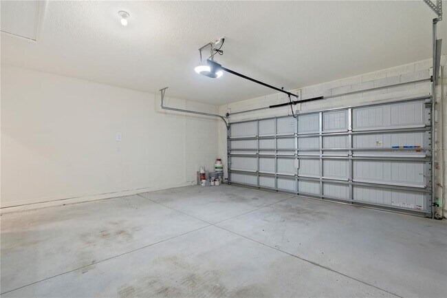 Building Photo - 1316 Sugarwood St