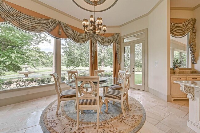 Building Photo - 16810 Southern Oaks Dr