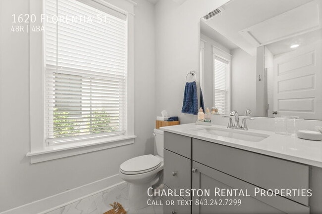 Building Photo - 1620 Florentia St