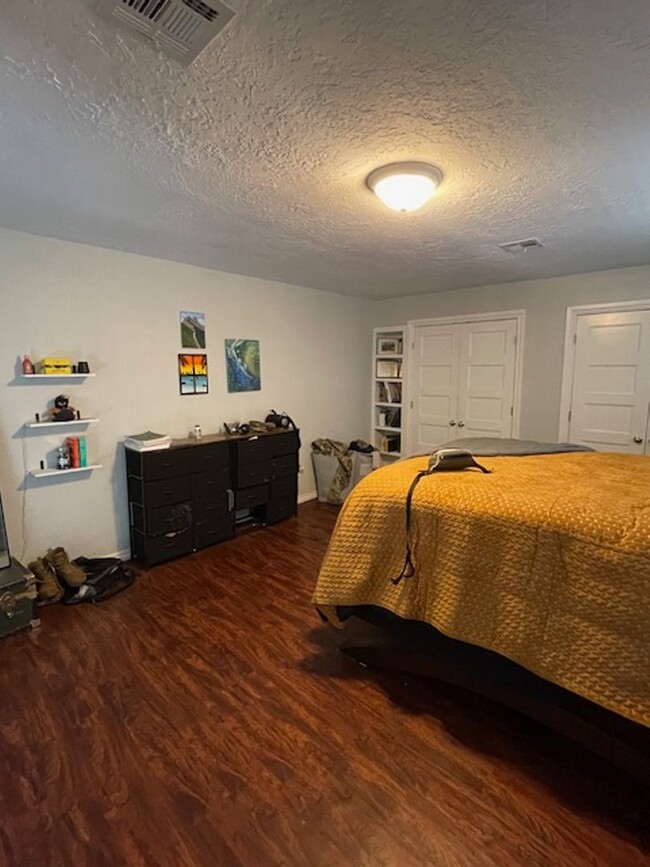 Building Photo - Pet Friendly with Owners Approval!